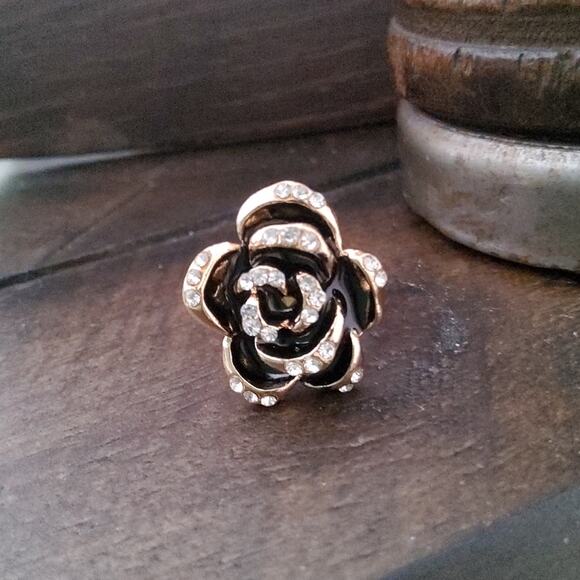 Women's Fashion Flower Ring with Clear Rhinestones in Black Gold Tone Size 7 - Picture 7 of 11